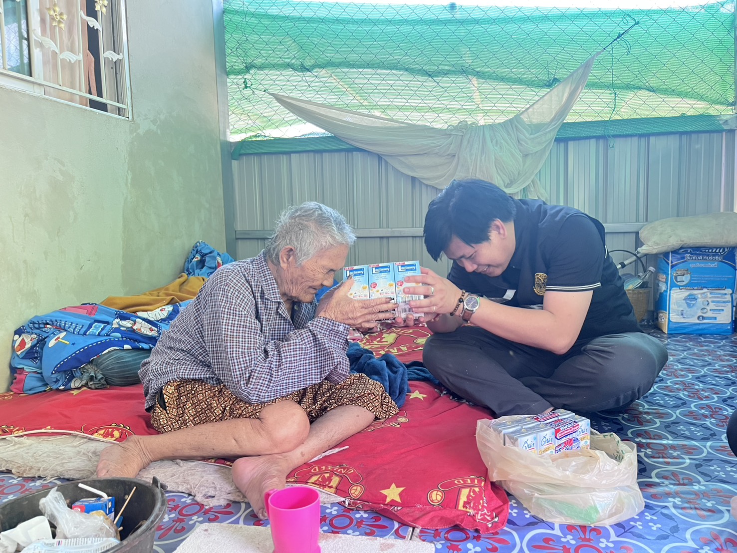 title - เมื่อวันที่ 31 มีนาคม 2569 นายวิทูล ประดิษฐบุญ ปฏิรูปที่ดินจังหวัดปราจีนบุรี นำทีมเจ้าหน้าที่ กลุ่มกฎหมาย ลงพื้นที่เชิงรุกเพื่ออำนวยความสะดวกให้แก่เกษตรกรผู้สูงอายุที่มีความประสงค์จะสละสิทธิ  และขอจัดที่ดินแทนที่ ให้แก่ทายาทเข้าทำประโยชน์